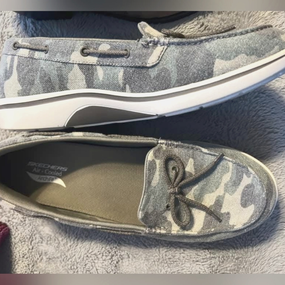 Sketchers Size 10 Camo shoes